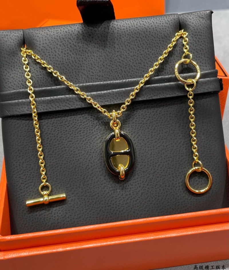 H**me5 necklaces